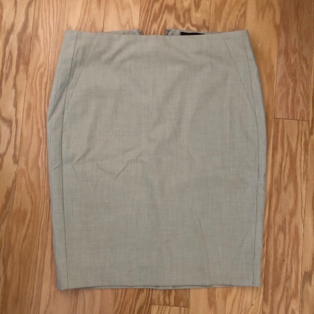 The Limited beige work pencil skirt. Size 4. New.